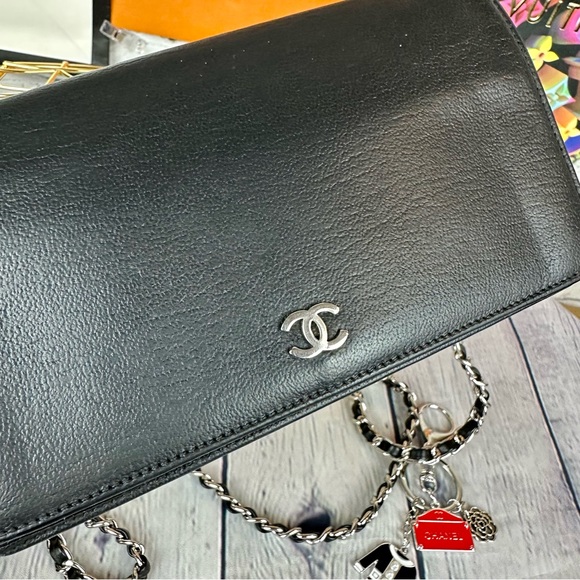 CHANEL black leather wallet crossbody bag with chain and charm - Picture 5 of 16